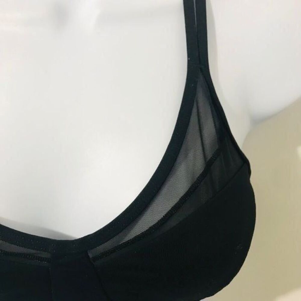 Lululemon Deep Stretch Bra Black size 4 with pads …0696 - Picture 2 of 5
